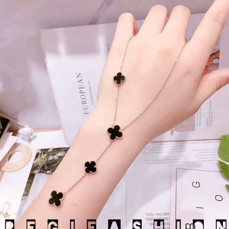 { COD } Kalung Titanium Wanita Korea Liontin Clover Jurai Kalung Wanita Korea Anti Karat Tidak Luntur