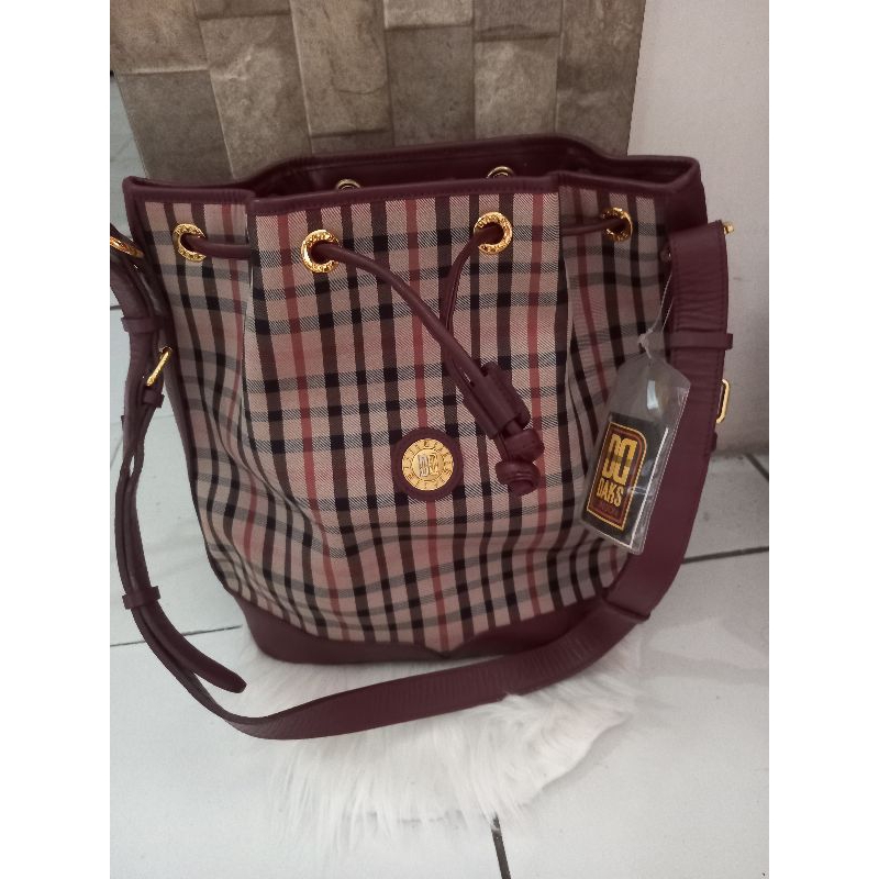 Preloved Tas Daks London Serut