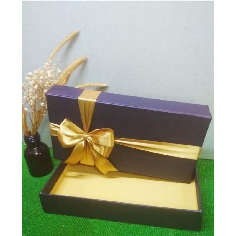 

hardbox ukuran 22x12x4 cm berpita