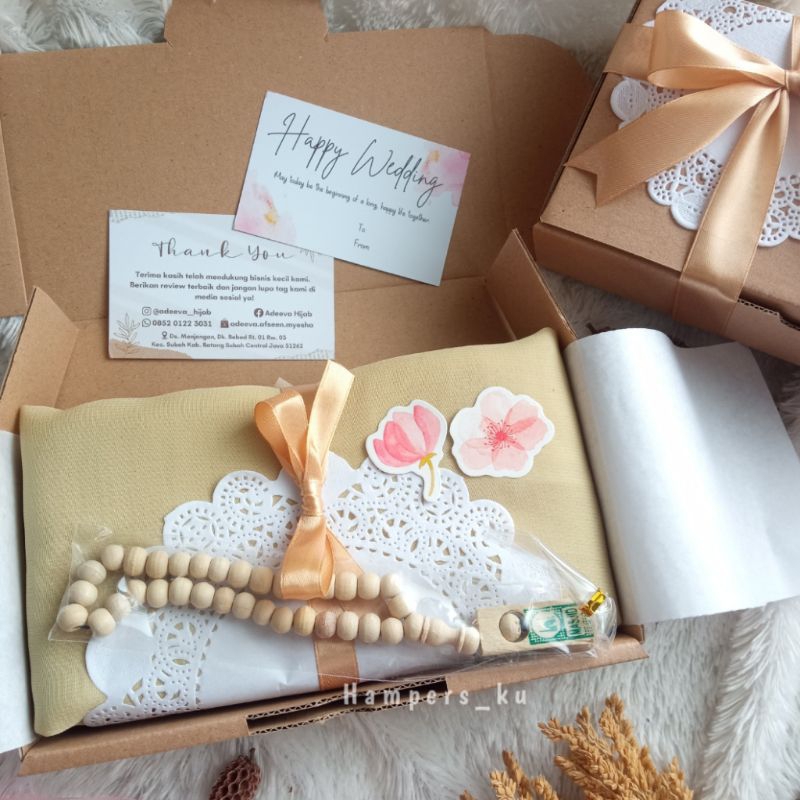 

Hampers Hijab Hadiah Kado Wisuda Lebaran Ulang Tahun Hari Guru Hari Ibu Wedding