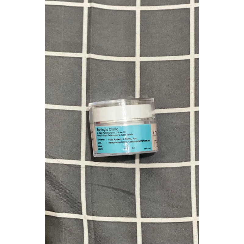 bening's clinic acne night cream