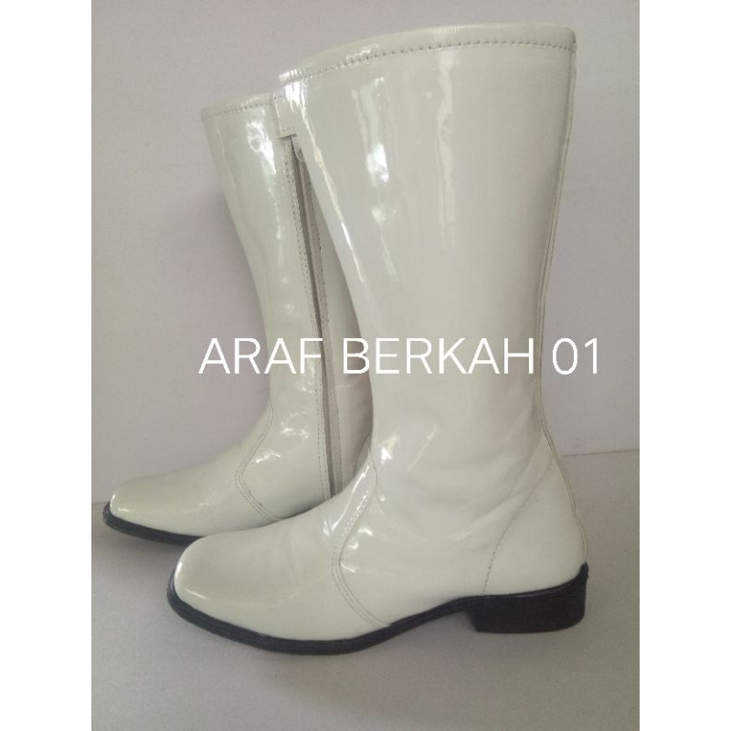 Sepatu boot paskibra