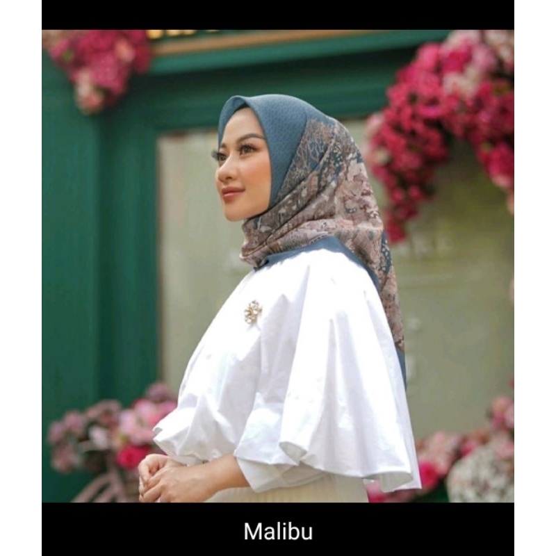 Buttonscarves New York Series Reborn Collector (Malibu)