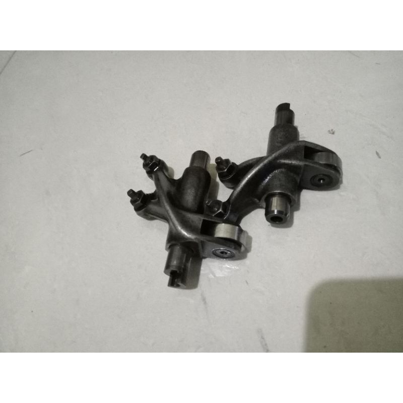 pelatuk/rocker arm  Vixion old