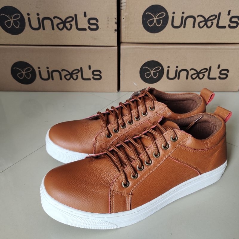 Sepatu Sneakers Pria Casual Kasual Bahan Kulit Asli 100% Original Elegan Cs2