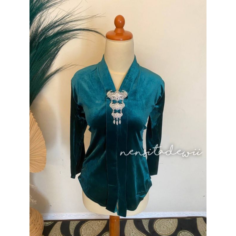 Kebaya Bludru, Model Kartini (Leher V) - Warna Hijau Botol