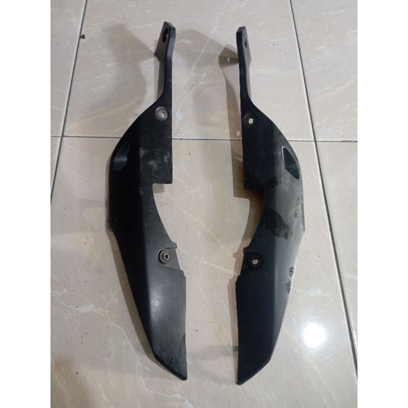 COVER SAMBUNGAN BODY BELAKANG YAMAHA JUPITER Z1 ORI 1YD