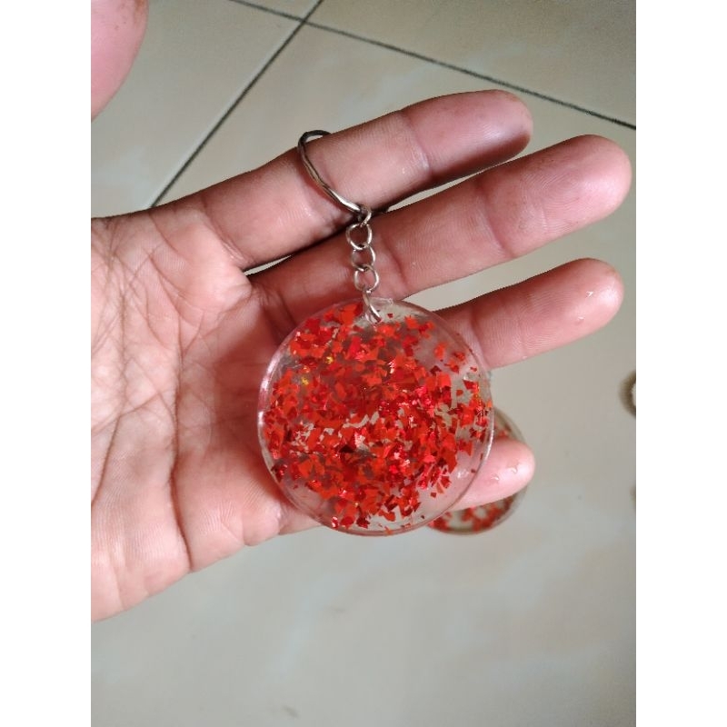 Gantungan Kunci Resin Merah Marun Bening