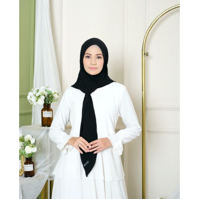 Izzy Instan Albata Hijab