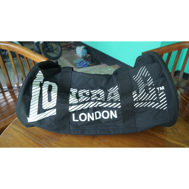 TAS LONSDALE BARREL BAG ( HITAM ) SECOND ORIGINAL