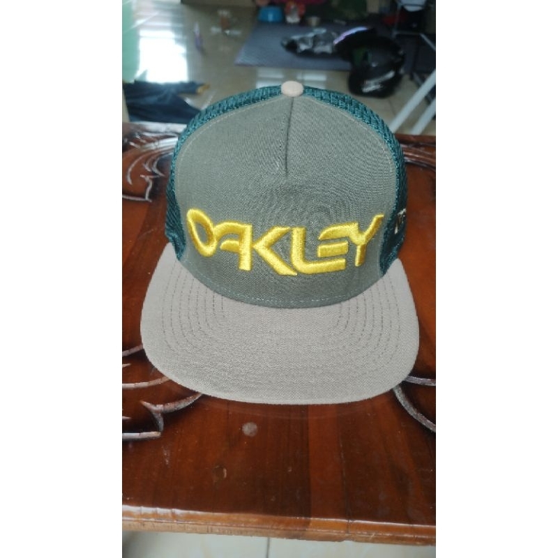 TOPI SNAPBACK OAKLEY X NEW ERA