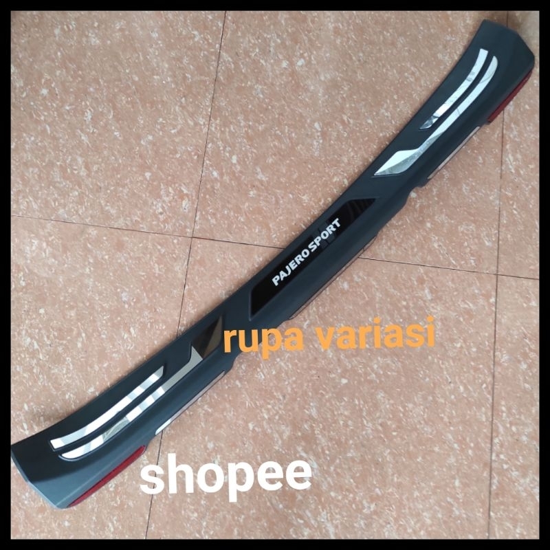 sill plate silplate bagasi belakang mobil Mitsubishi pajero 2022 2023 plastik abs tempel hitam