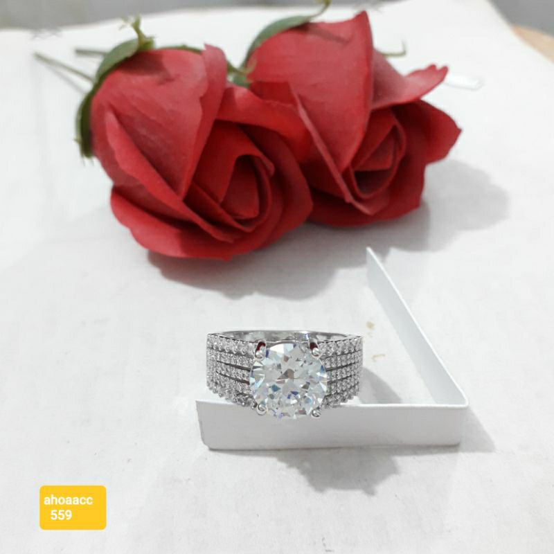 Cincin permata satu(med) perhiasan warna silver wanita dewasa.