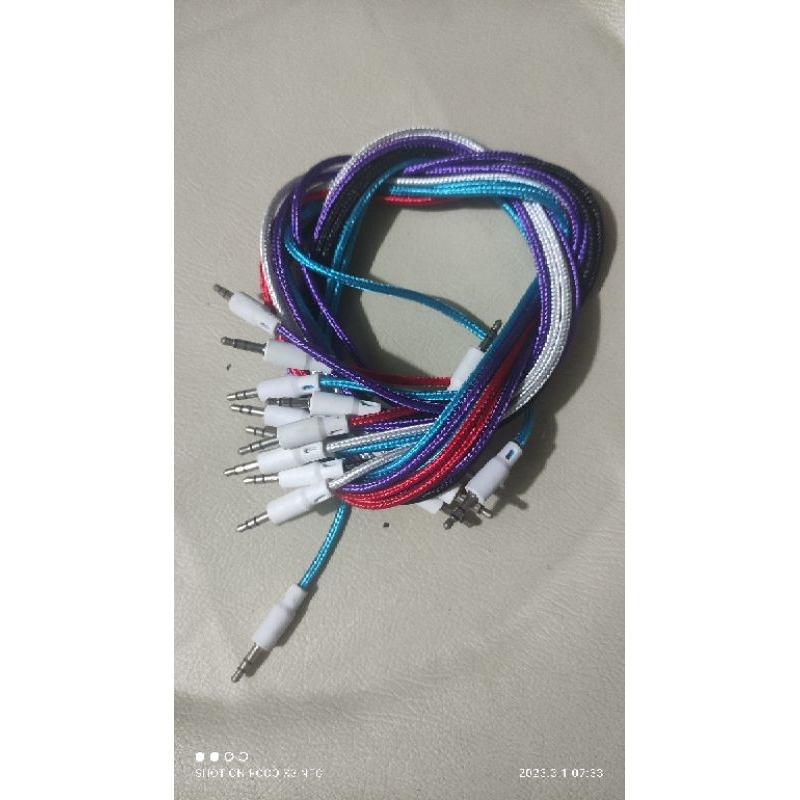 Aux jack audio kabel konektor.  kabel audio aux male to male