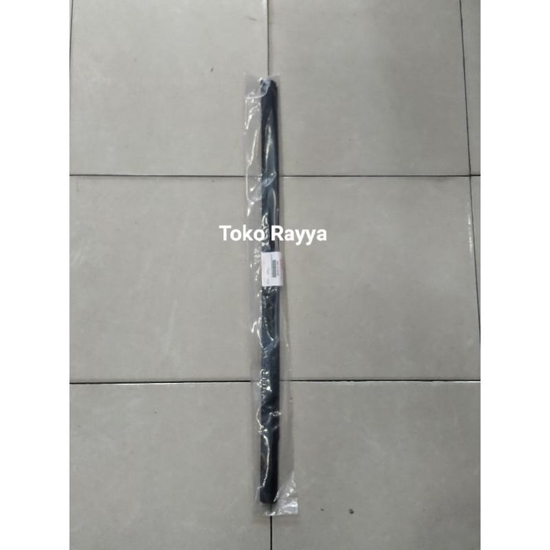 PELIPIT LUAR APV BELAKANG KANAN WEATHERSTRIP ORIGINAL SGP