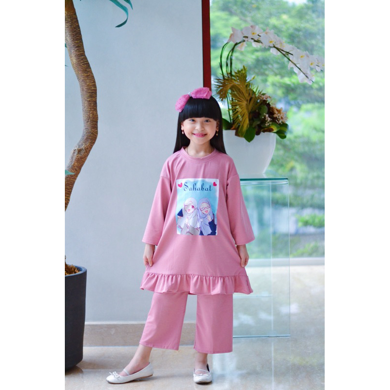 SETELAN CELANA BESTIE ONESET TUNIK MIDI KEKINIAN