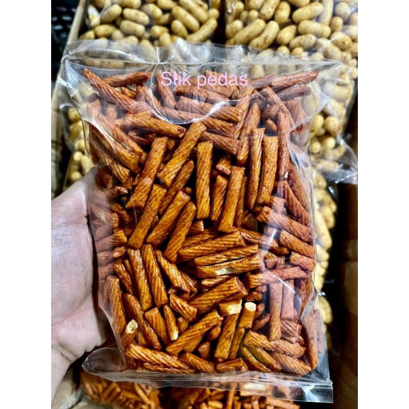 

kuping gajah,stik pedas,basreng, dan pilus