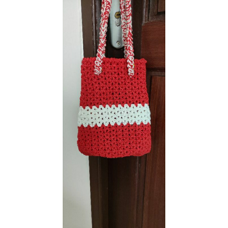 tas rajut merah putih