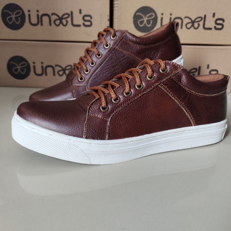 Sepatu Sneakers Pria Casual Bahan Kulit Asli 100% Original Elegan Cs2