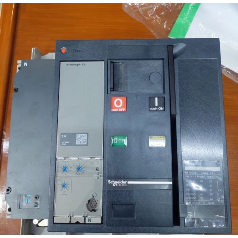 MCCB NS 800N 4P 800A 500KA+MOTORIZED 220VAC