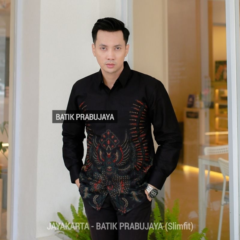 JAYAKARTA Kemeja Batik Pria Slimfit Modern Premium Lengan Panjang Terbaru - Baju Hem Batik Pria Hitam Tangan Panjang Cowok Kondangan Pesta Kerja