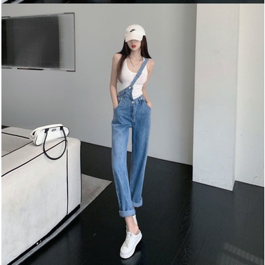 Jumpsuit overall denim satu bahu yang tidak beraturan