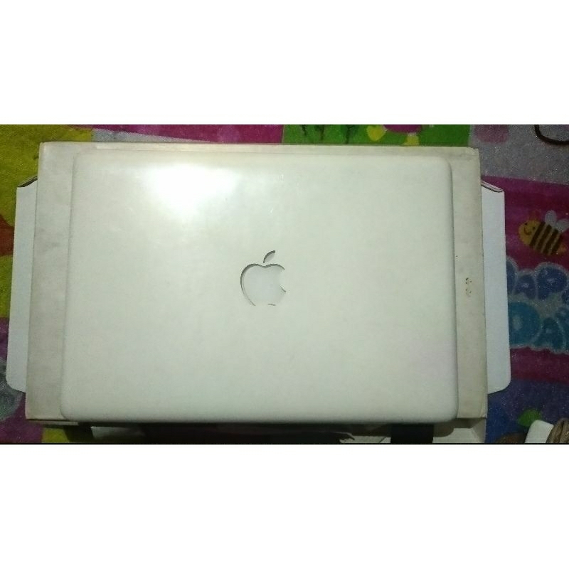 MacBook white 2010 mid 13 inch