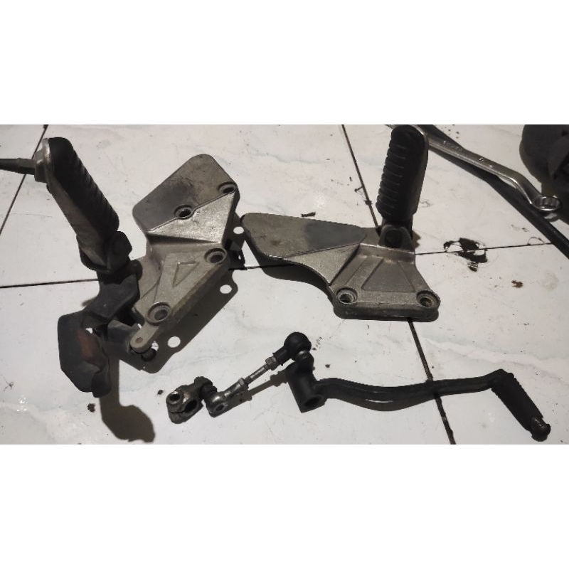 footstep Depan Ninja RR