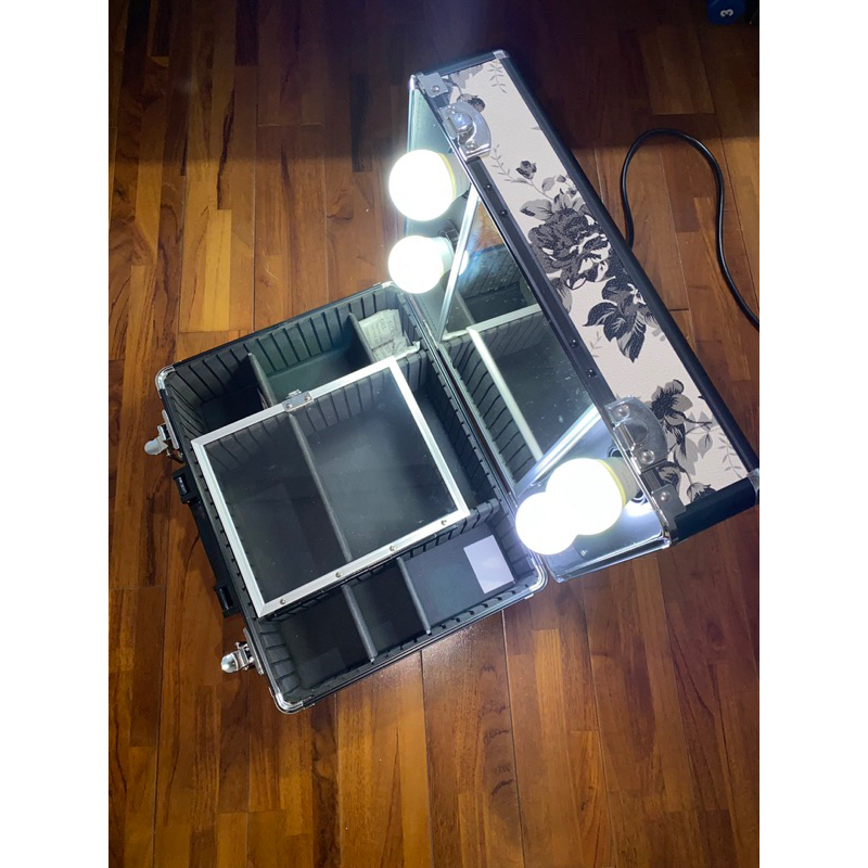 Armando Caruso beauty makeup Case