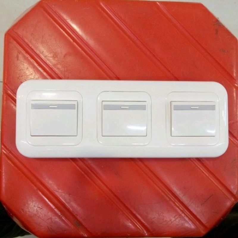 Stok Baru Panasonic Saklar Triple Engkel