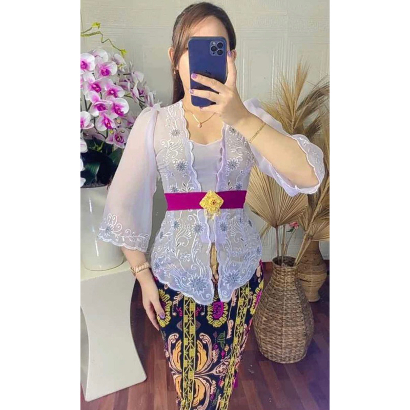 Kebaya bordir bahan krep lengan lonceng