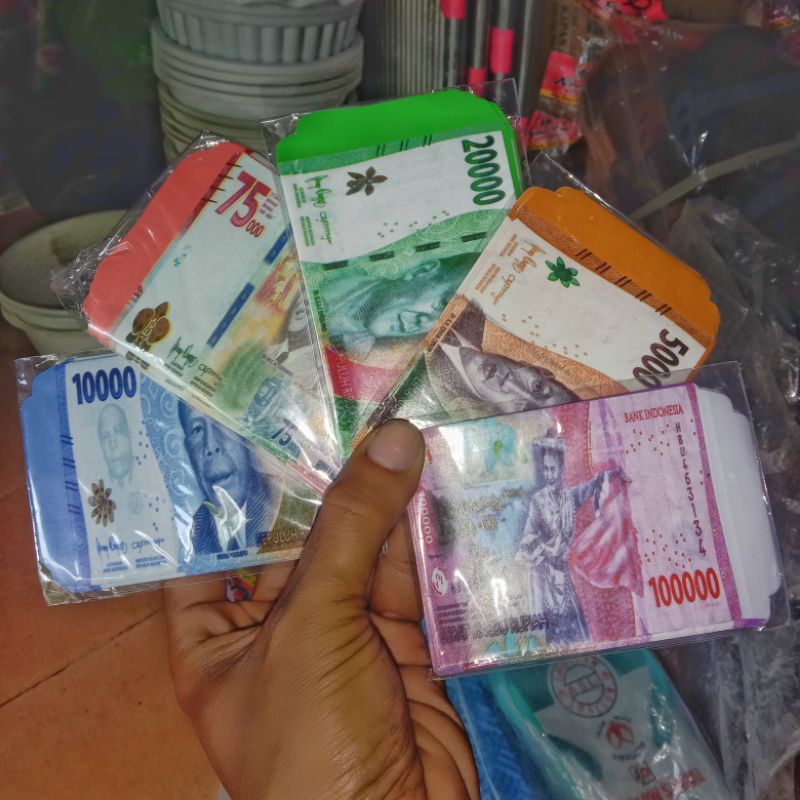 

Amplop Lebaran Motif Uang,Snack 7 x 12 ( 1 Pack Isi 10 )