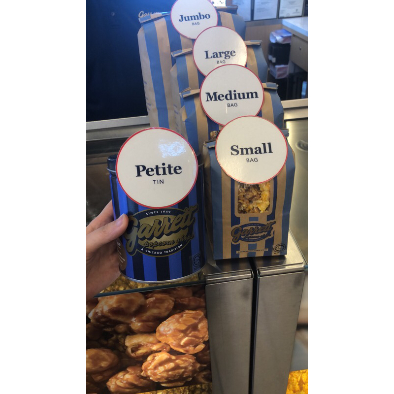 

Garret Popcorn Rasa Flavor READY chicago mix (L) caramel crisp, cheesecorn, buttery