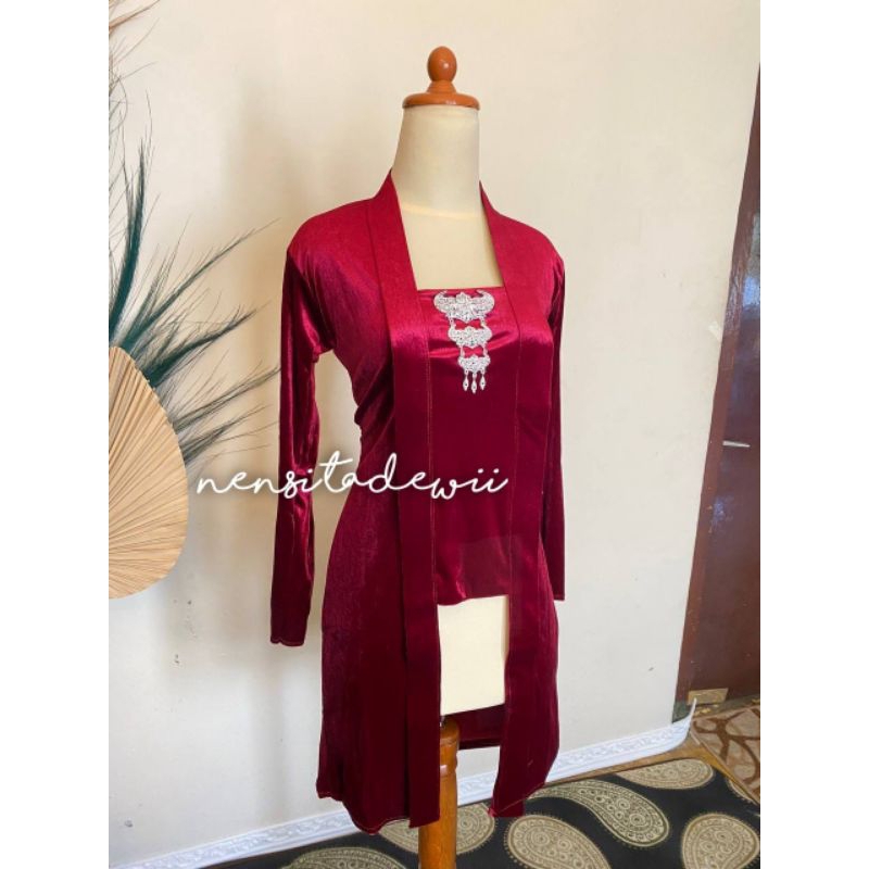 Kebaya Panjang, Model Kutubaru - Warna Maroon