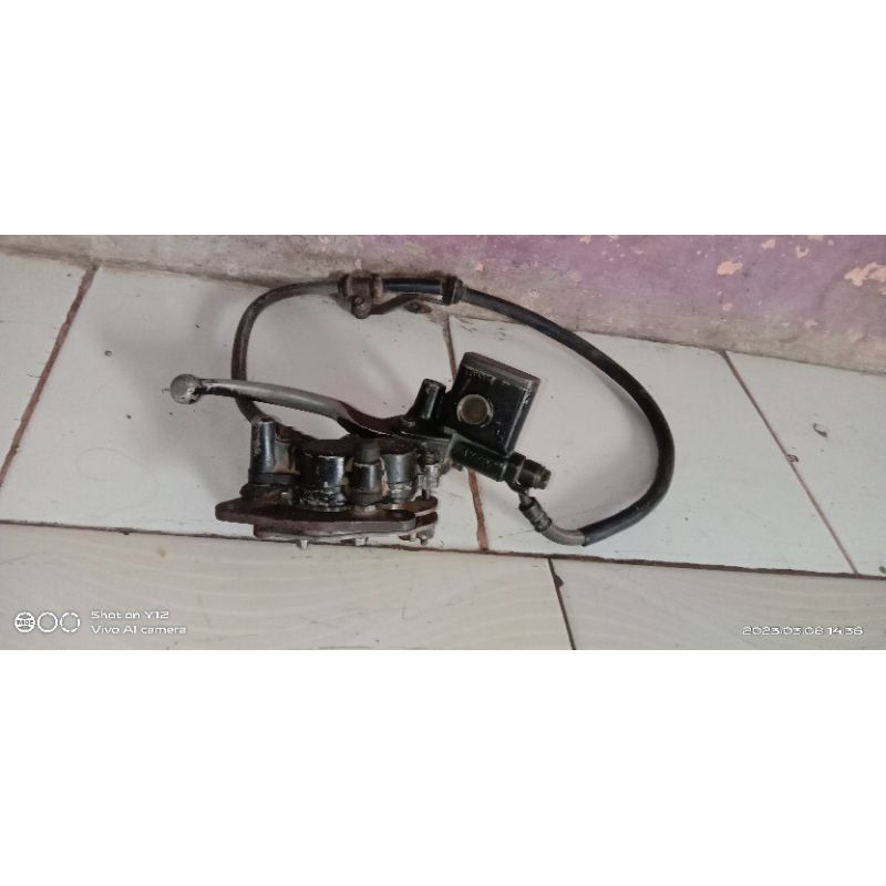 rem depan vario karbu 110