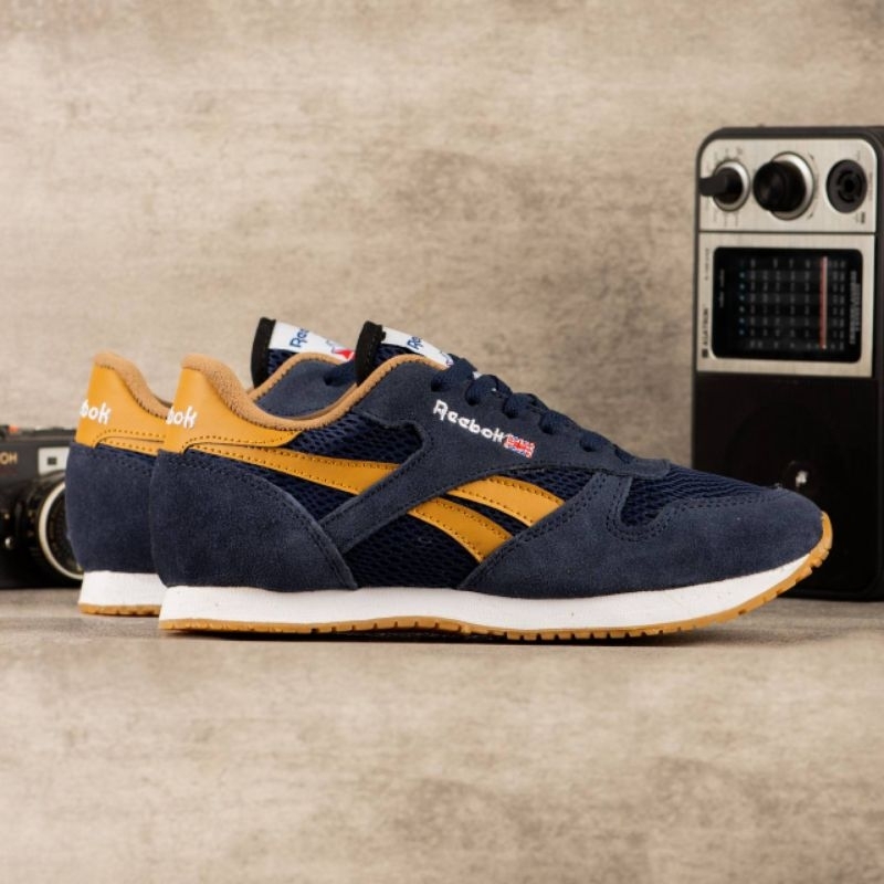 Reebok Classic &quot;Navy Brown Gum&quot;