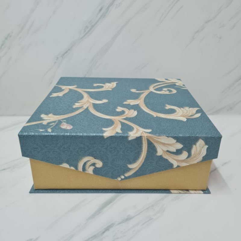 Box kue lapis legit flower wallpaper 22x22x8cm/ kotak kue hamper hardbox