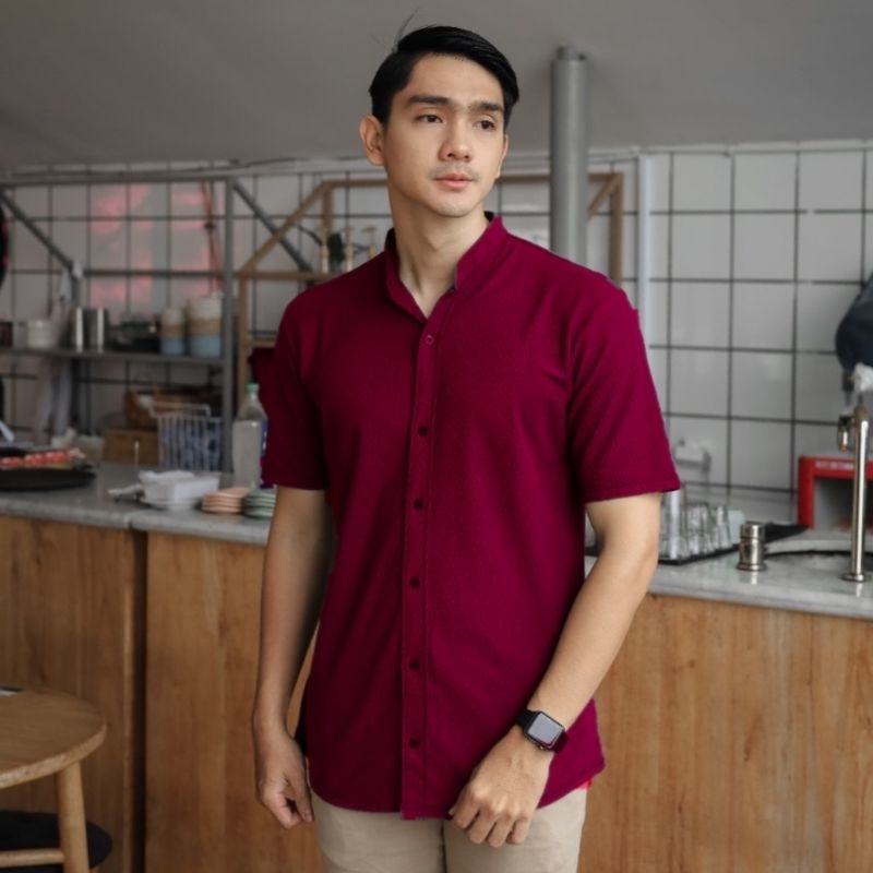 Kemeja Pria Polos Slimfit Lengan Pendek