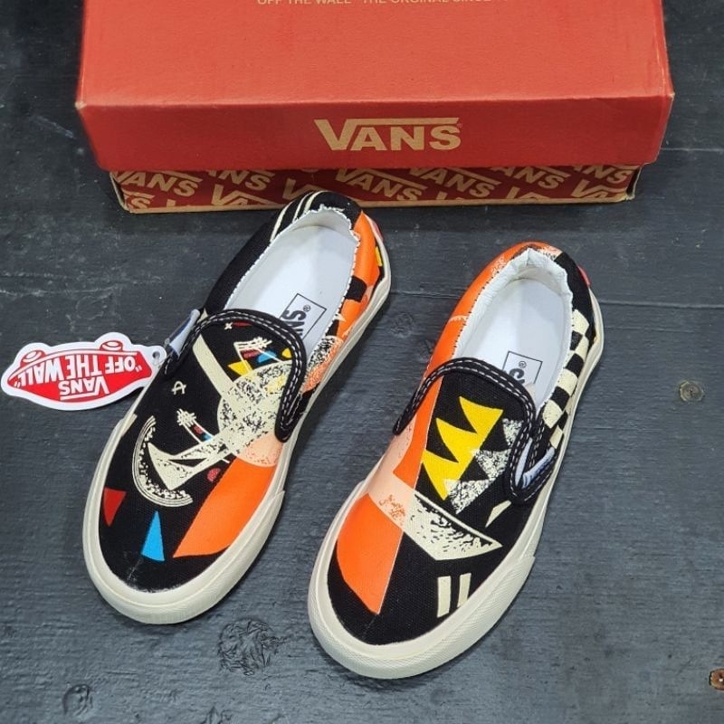 SEPATU VANS MUMA ANAK LAKI-LAKI DAN PEREMPUAN WARNA PUTIH DAN HITAM