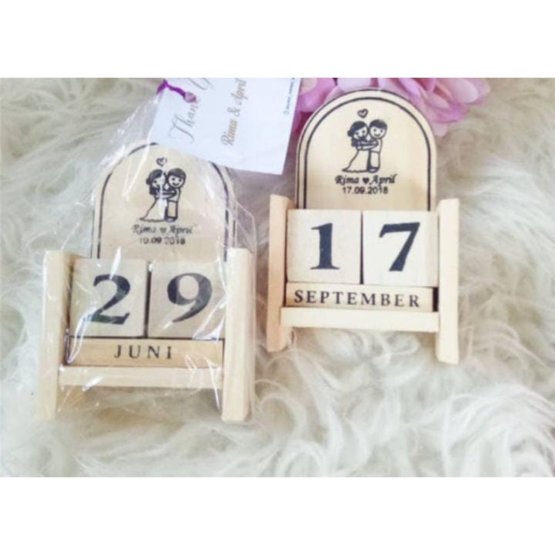 souvenir kalender abadi plengkung, souvenir unik, souvenir murah meriah, souvenir dari kayu
