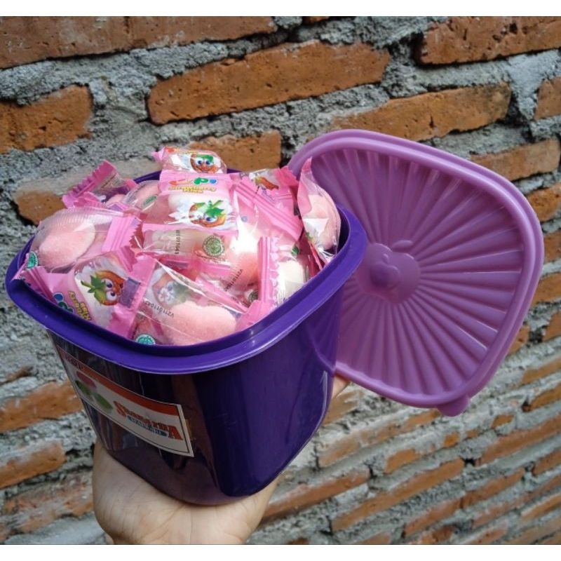 

Yupi free toples ungu