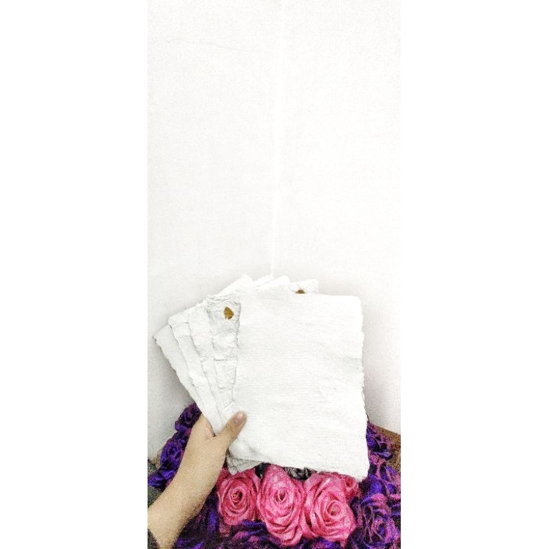 

Handmade paper / Kertas daur ulang