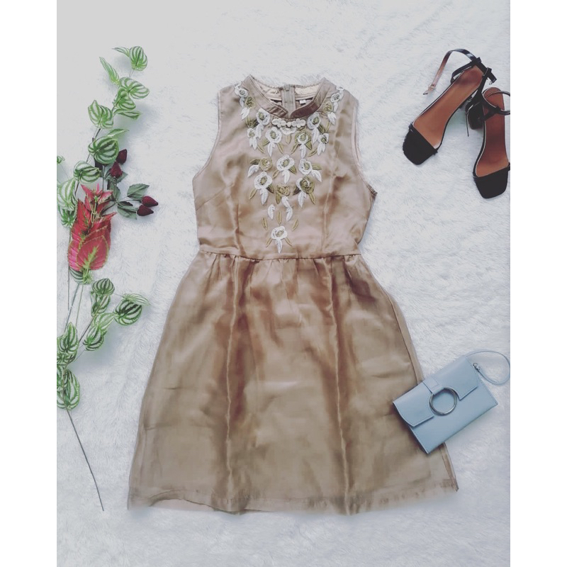 DRESS COKLAT MUDA - BUNGA BUNGA