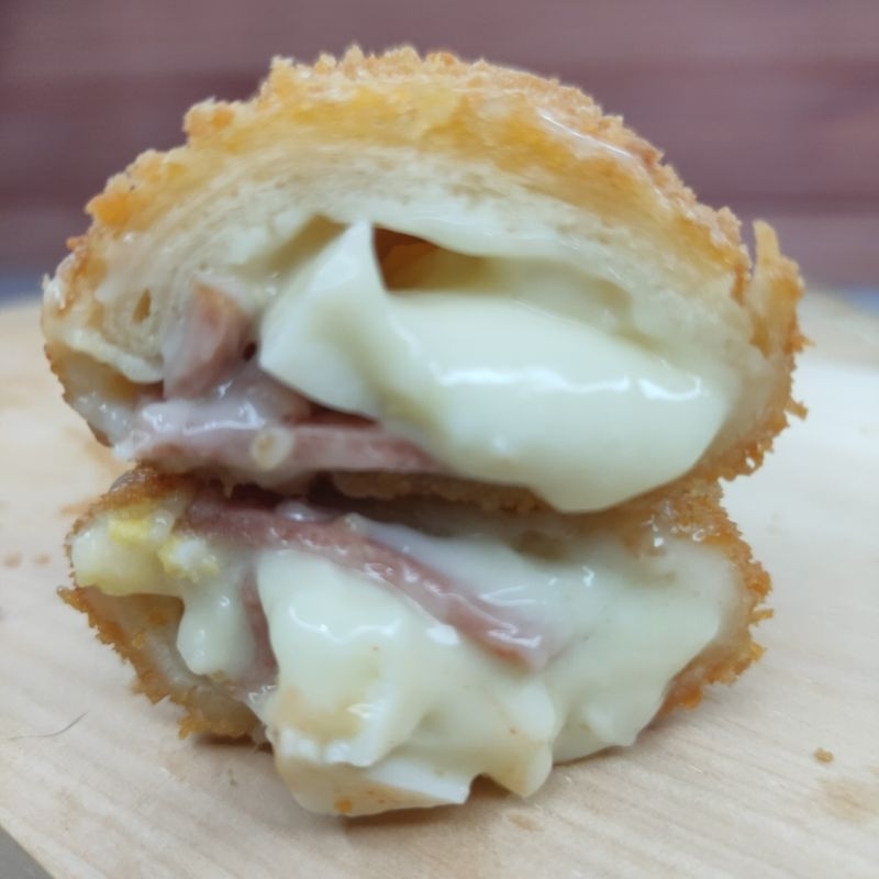 

Risol Mayo Smoked Beef Telur Original