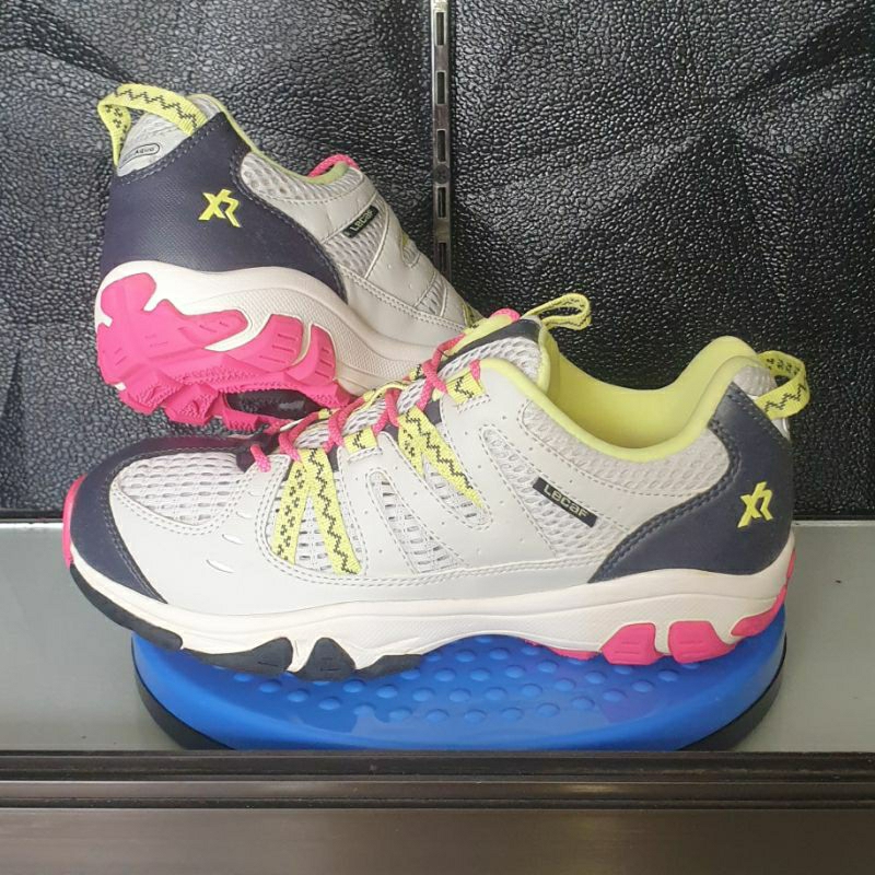 Sepatu Outdoor Cewek LECAF XR Mulus Second Original