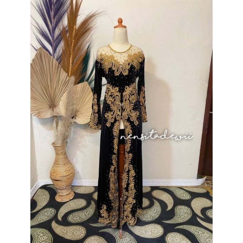 Kebaya Bludru Pengantin - Panjang Semata Kaki, Look Modern