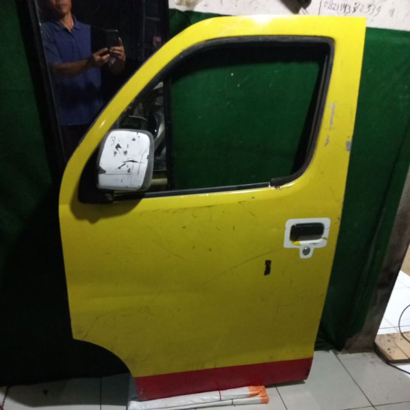 Pintu depan sebelah kiri Daihatsu grand max