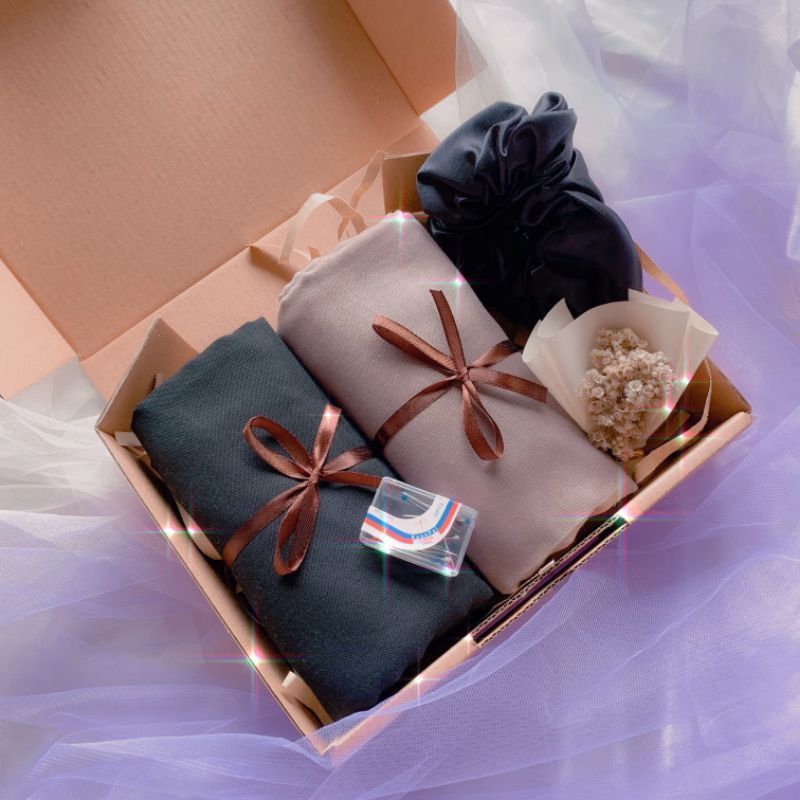 

Hampers Hijab Bella Square / Gift Box Kado Ulang tahun cewe