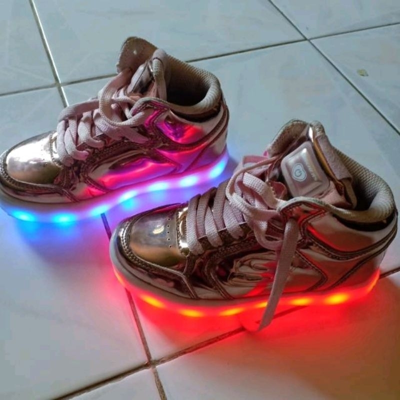 Preloved Sepatu Skechers Energy lights size 27