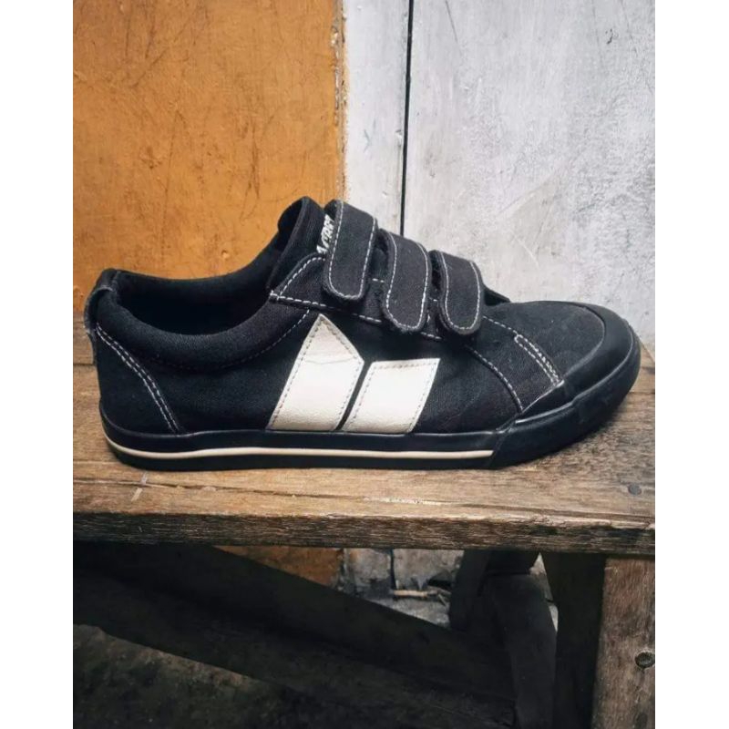 Macbeth Eliot Velcro Bc like new